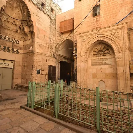 Bab El-Silsileh Hostel Jerusalem Exterior photo